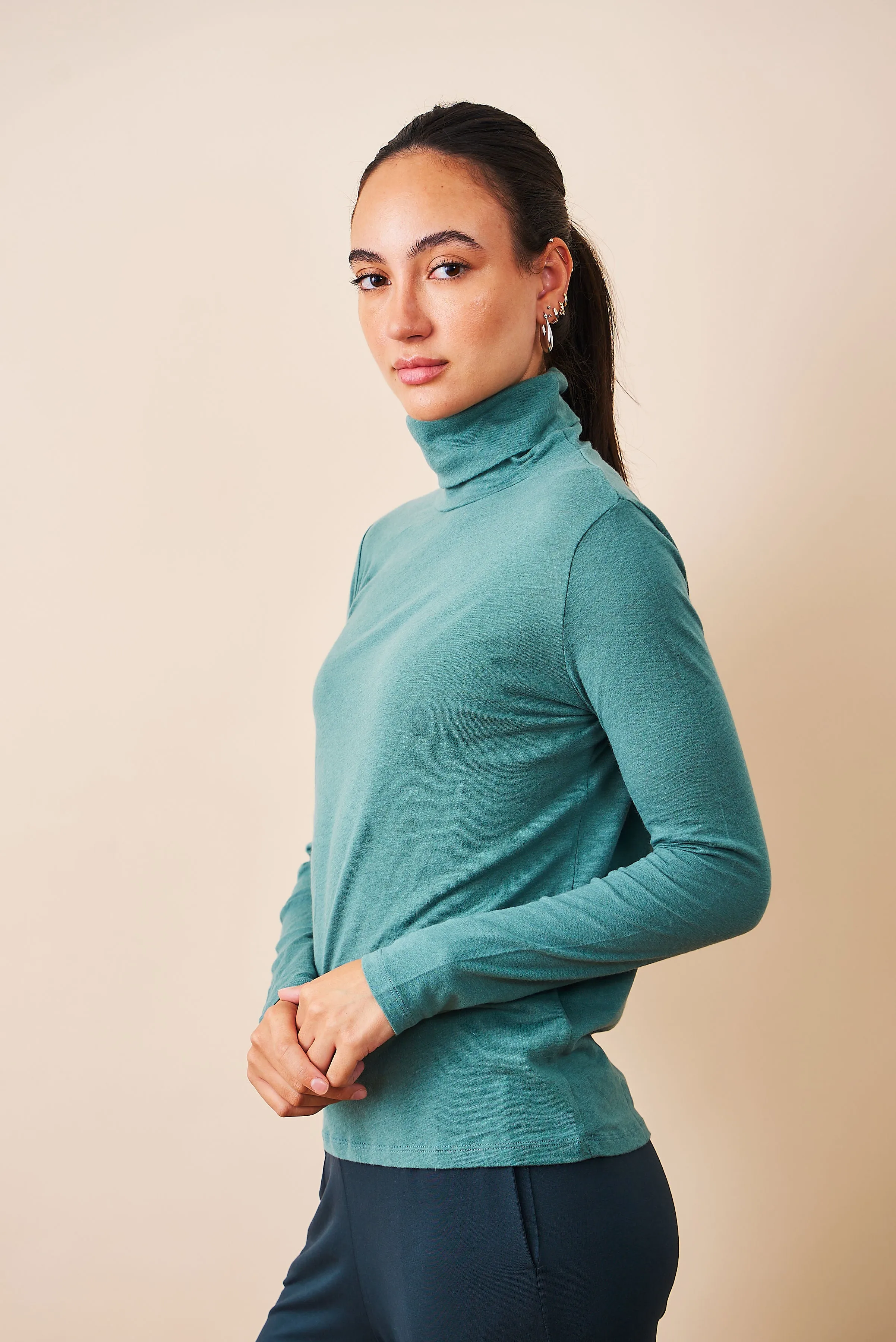 Majestic Cotton/Cashmere Long Sleeve Turtleneck in Agave