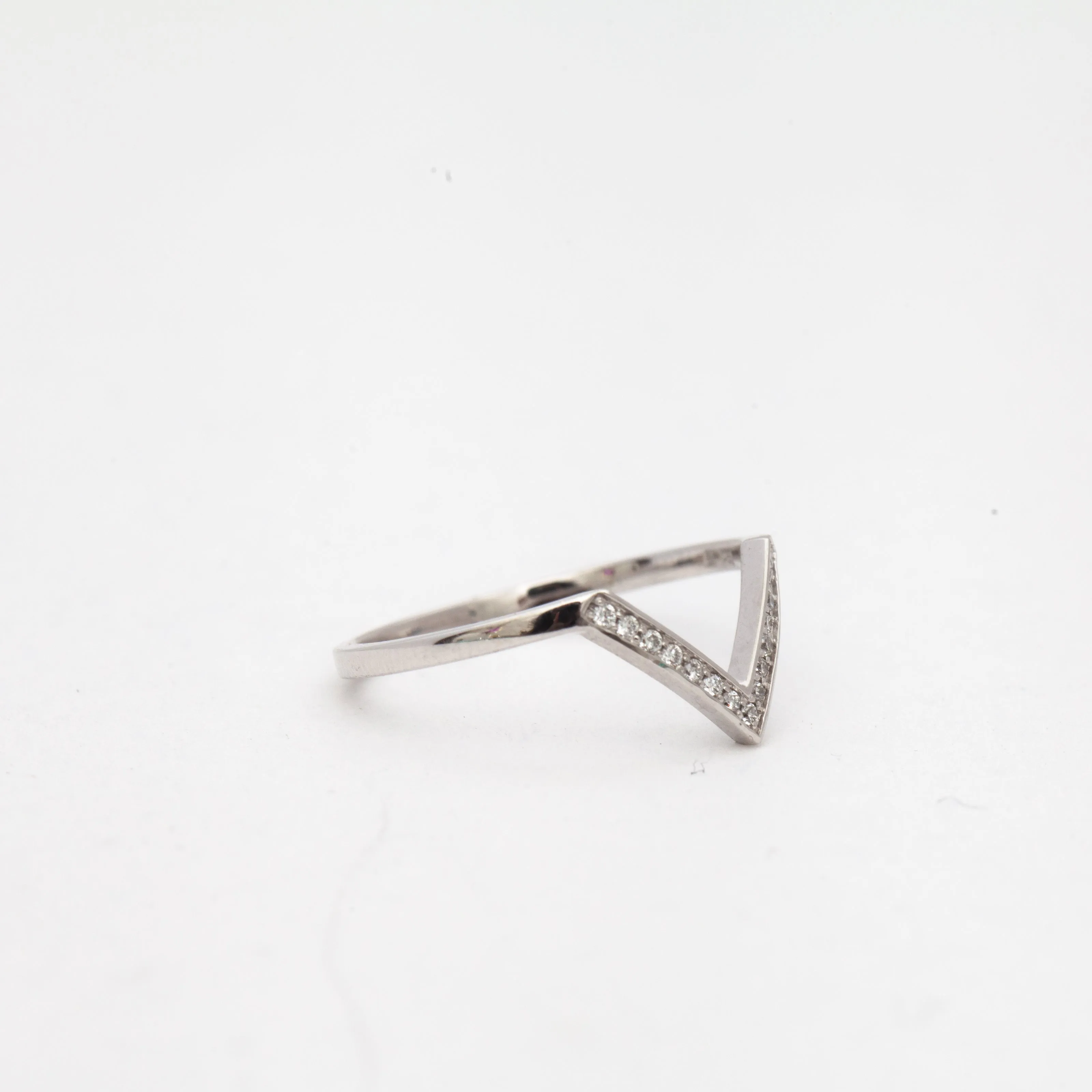 White Gold White Diamond Chevron Bea Band